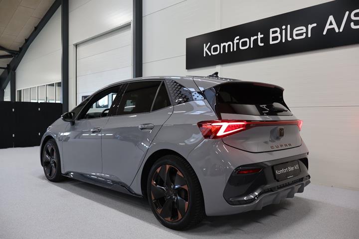 Grå Cupra Born fra 2024
