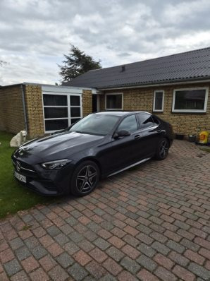 Grå Mercedes C-Klasse fra 2022