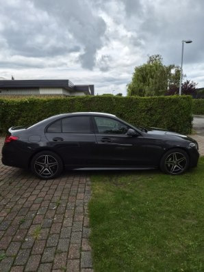 Grå Mercedes C-Klasse fra 2022