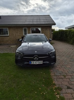 Grå Mercedes C-Klasse fra 2022