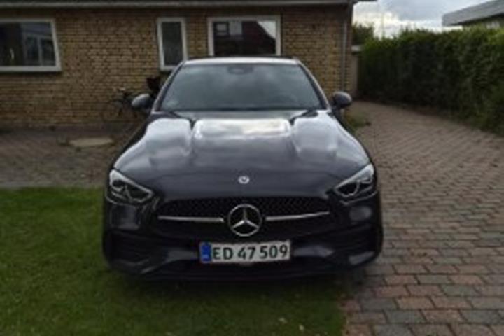 Grå Mercedes C-Klasse fra 2022