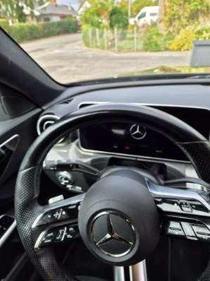Grå Mercedes C-Klasse fra 2022