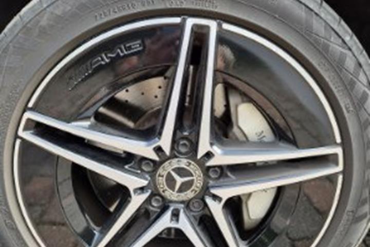 Grå Mercedes C-Klasse fra 2022