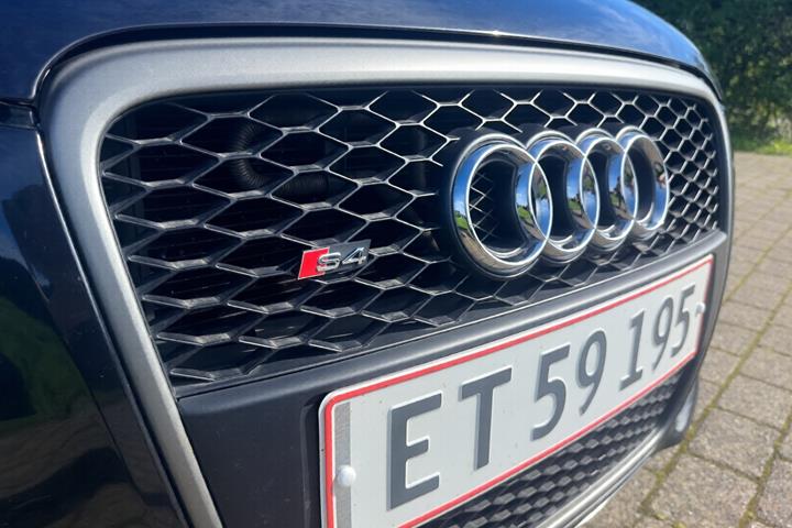 Sort Audi S4 fra 2005