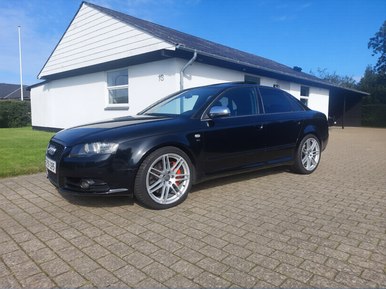 Sort Audi S4 fra 2005