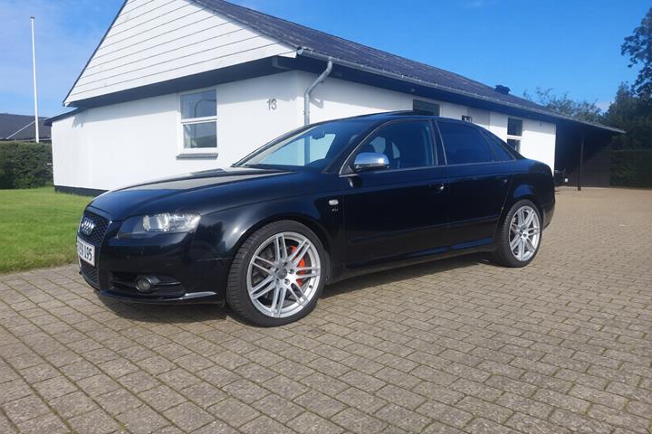 Sort Audi S4 fra 2005