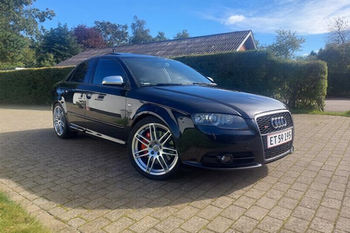 Sort Audi S4 fra 2005