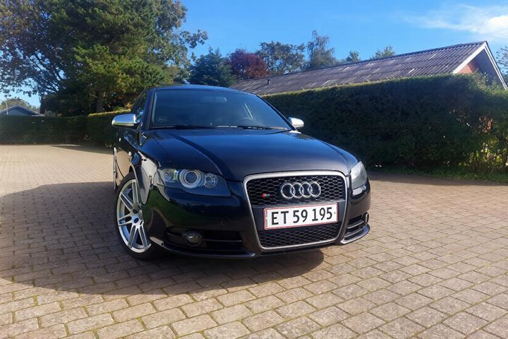 Sort Audi S4 fra 2005