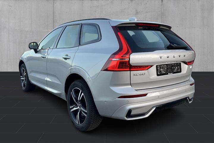 Grå Volvo XC60 fra 2022