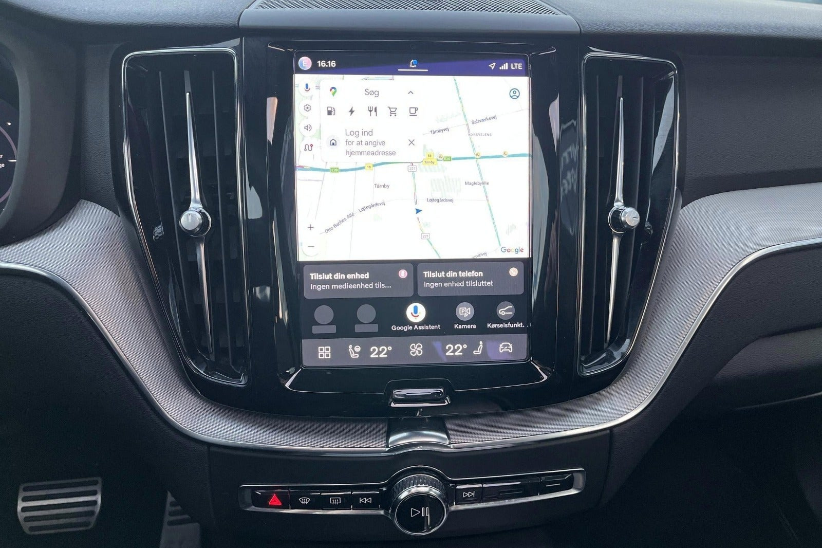 Grå Volvo XC60 fra 2022