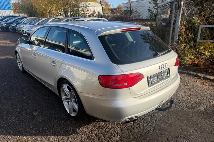 Grøn Audi A4 fra 2008