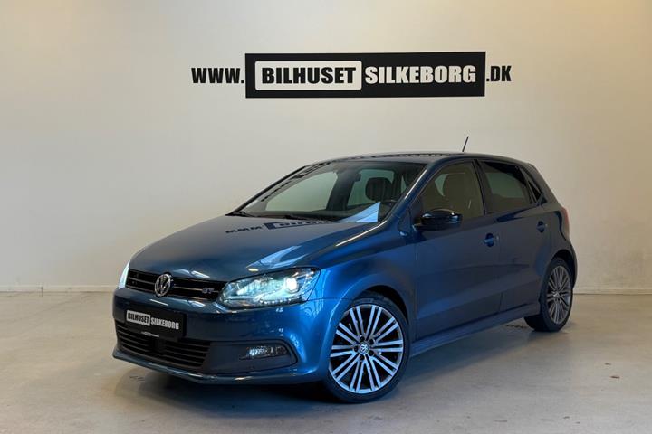 Blå VW Polo fra 2017