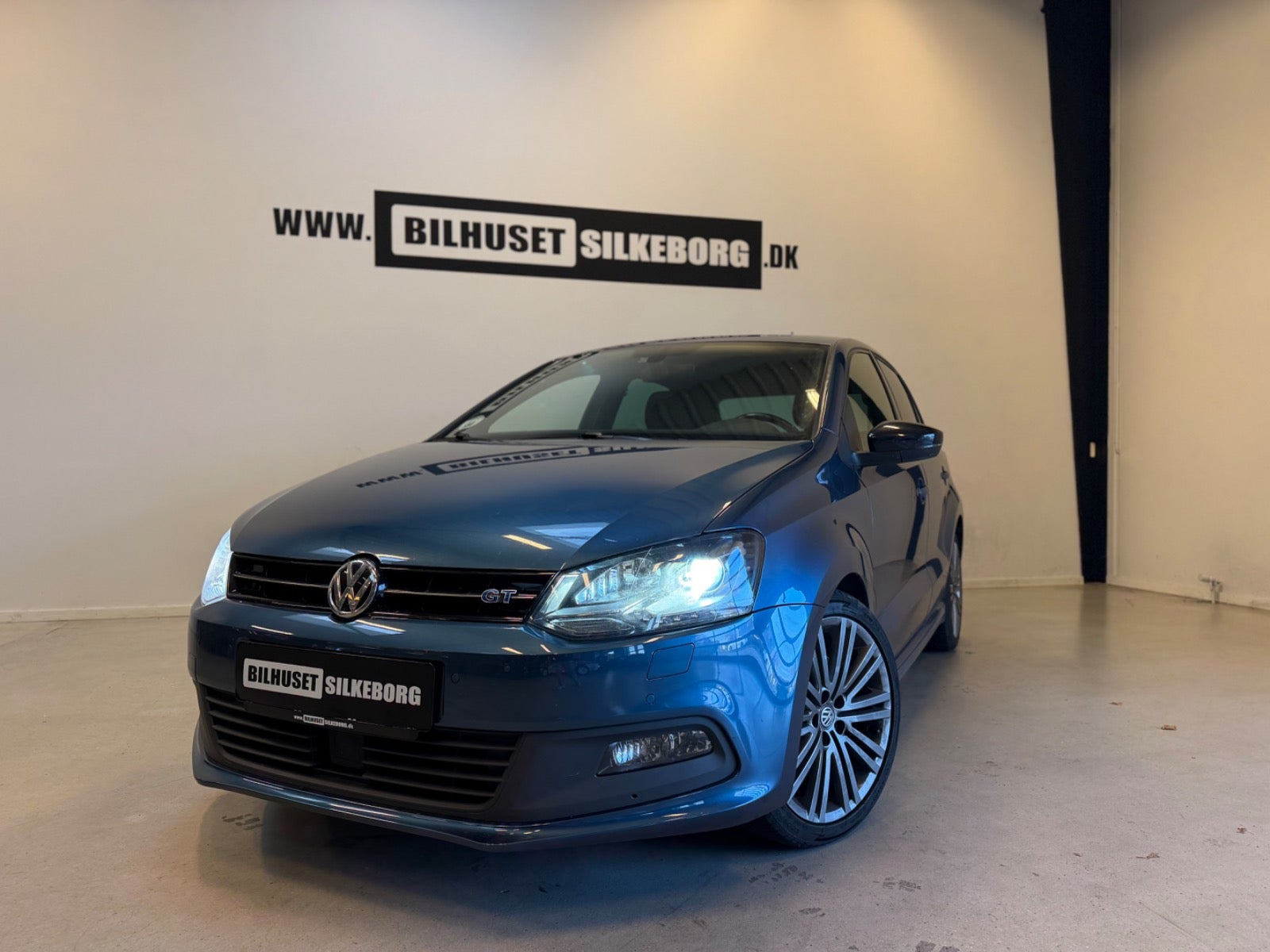 Blå VW Polo fra 2017