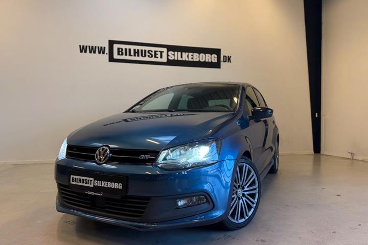 Blå VW Polo fra 2017
