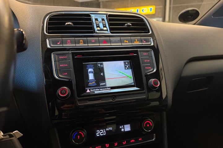 Blå VW Polo fra 2017