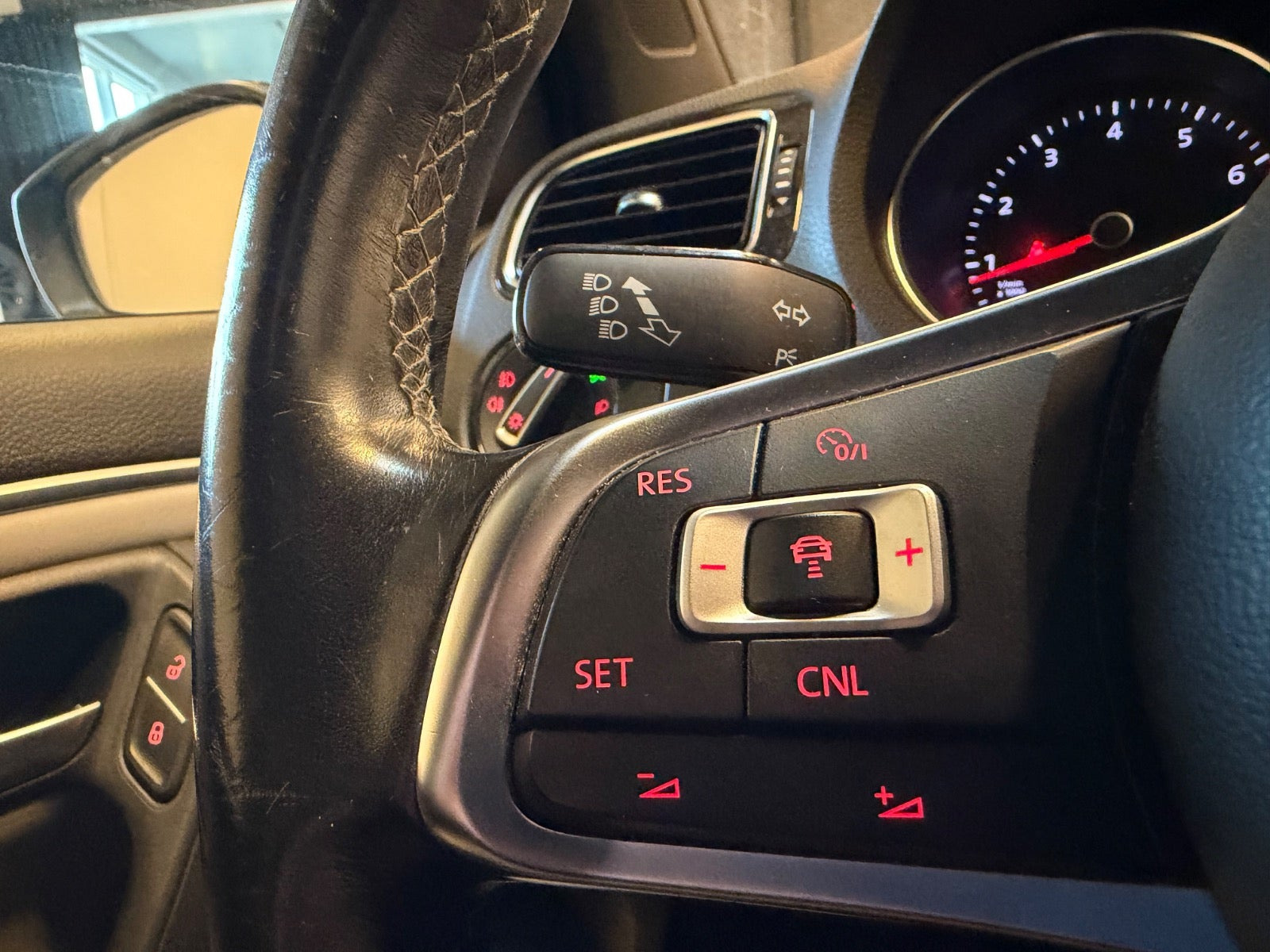 Blå VW Polo fra 2017