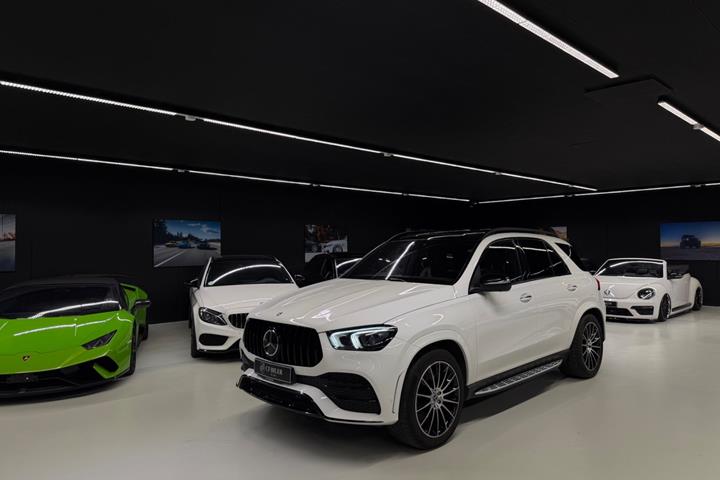Grå Mercedes GLE350 de fra 2022