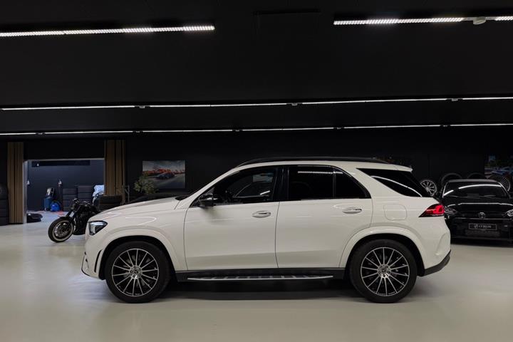 Grå Mercedes GLE350 de fra 2022