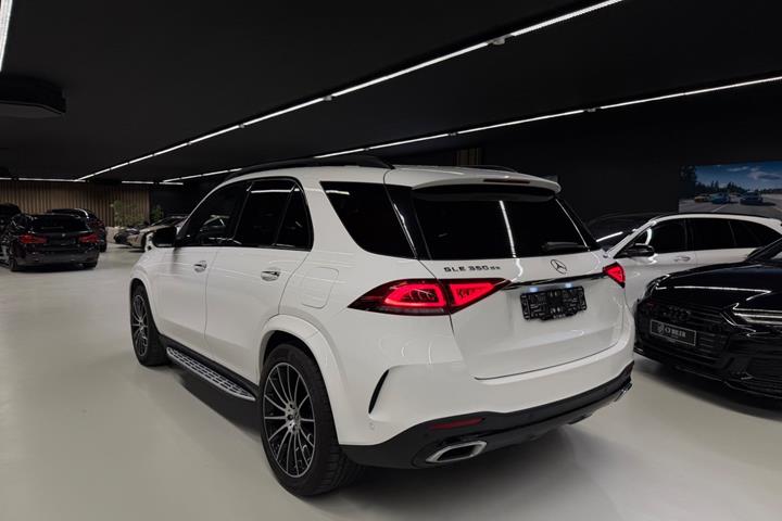 Grå Mercedes GLE350 de fra 2022