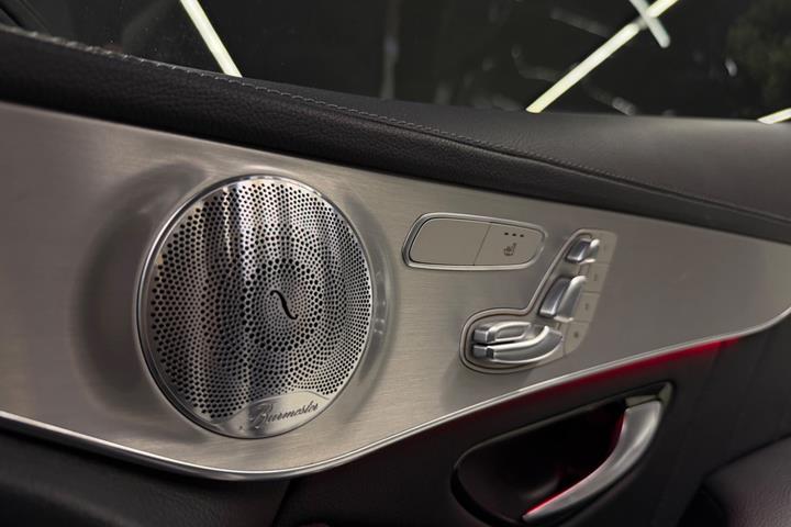 Gul Mercedes GLC43 fra 2020