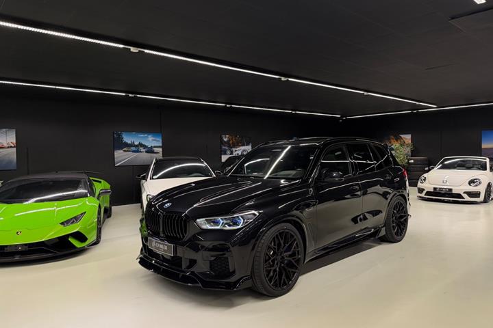 Grøn BMW X5 fra 2022