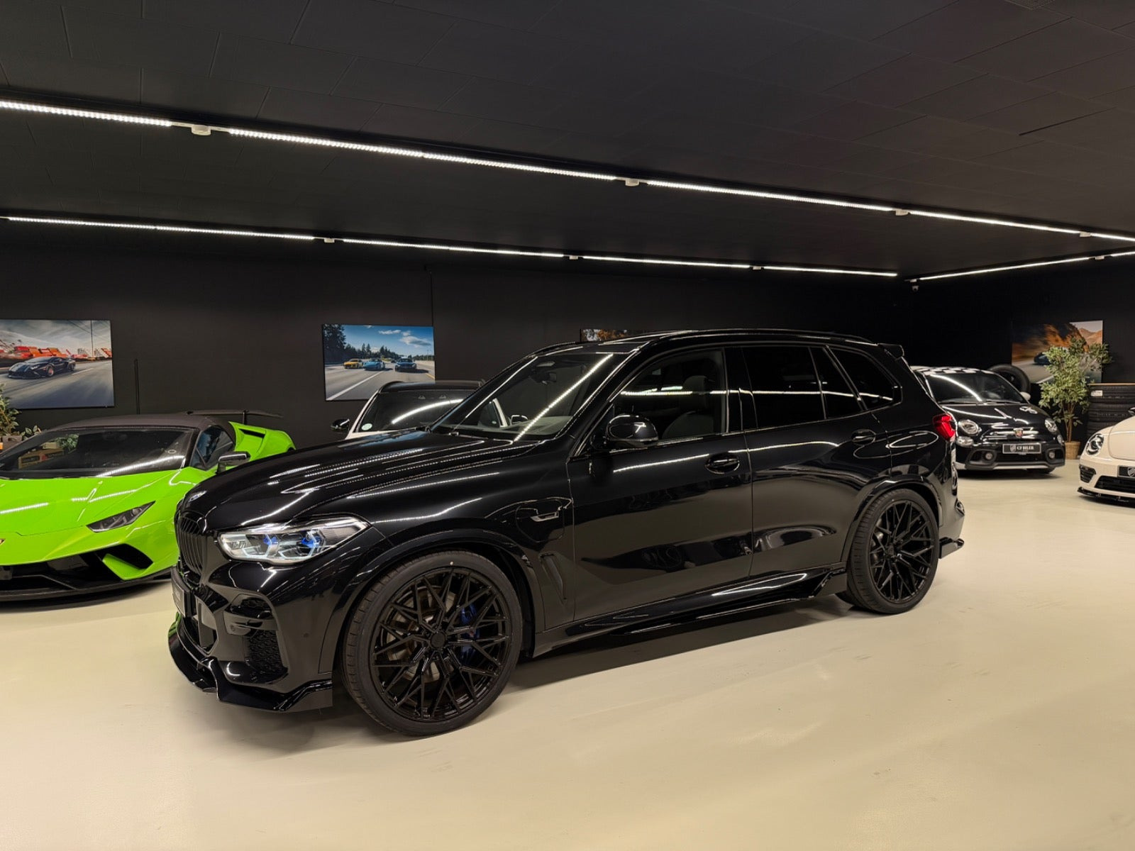Grøn BMW X5 fra 2022
