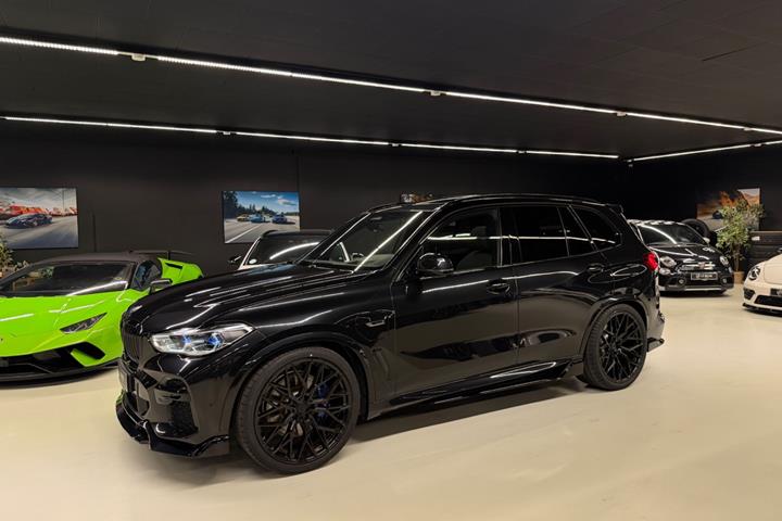 Grøn BMW X5 fra 2022