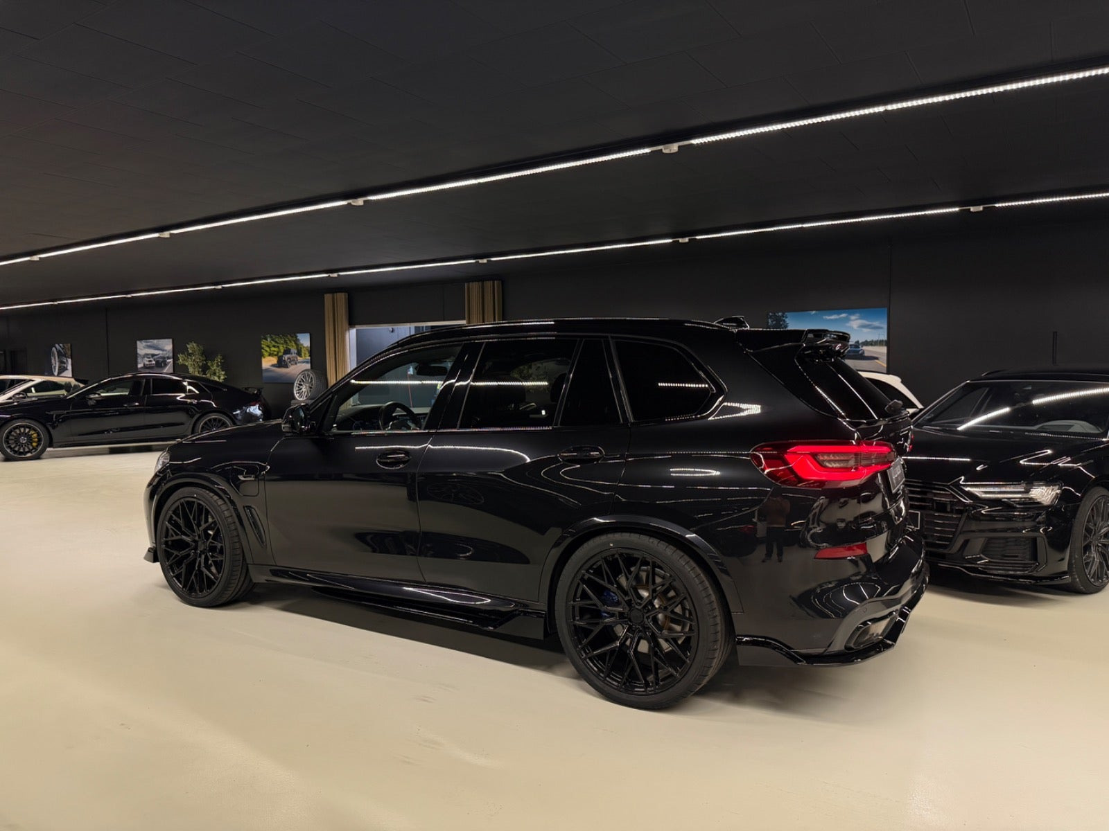 Grøn BMW X5 fra 2022