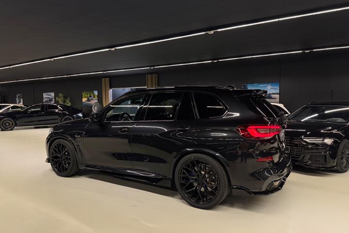 Grøn BMW X5 fra 2022