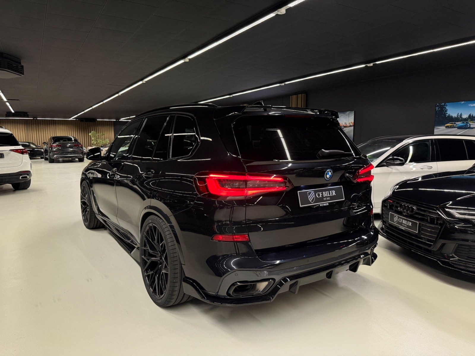 Grøn BMW X5 fra 2022
