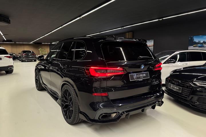 Grøn BMW X5 fra 2022