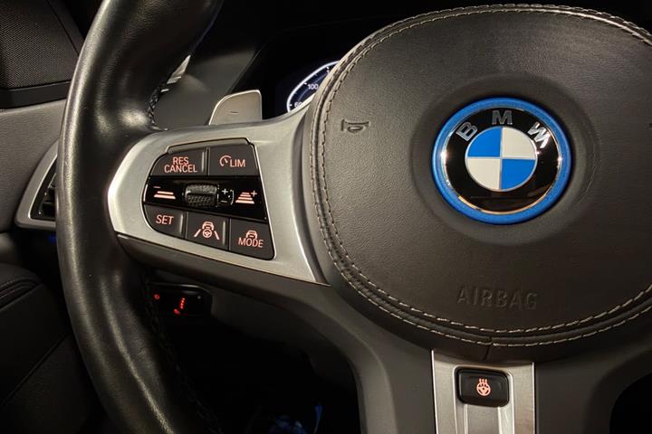 Grøn BMW X5 fra 2022