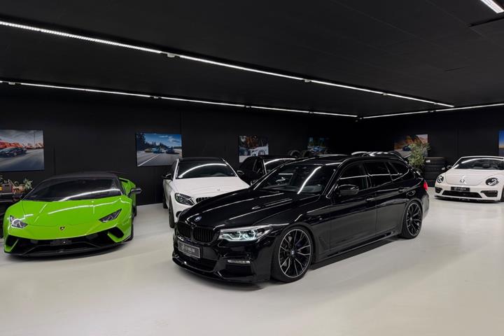 Rød BMW 530d fra 2017