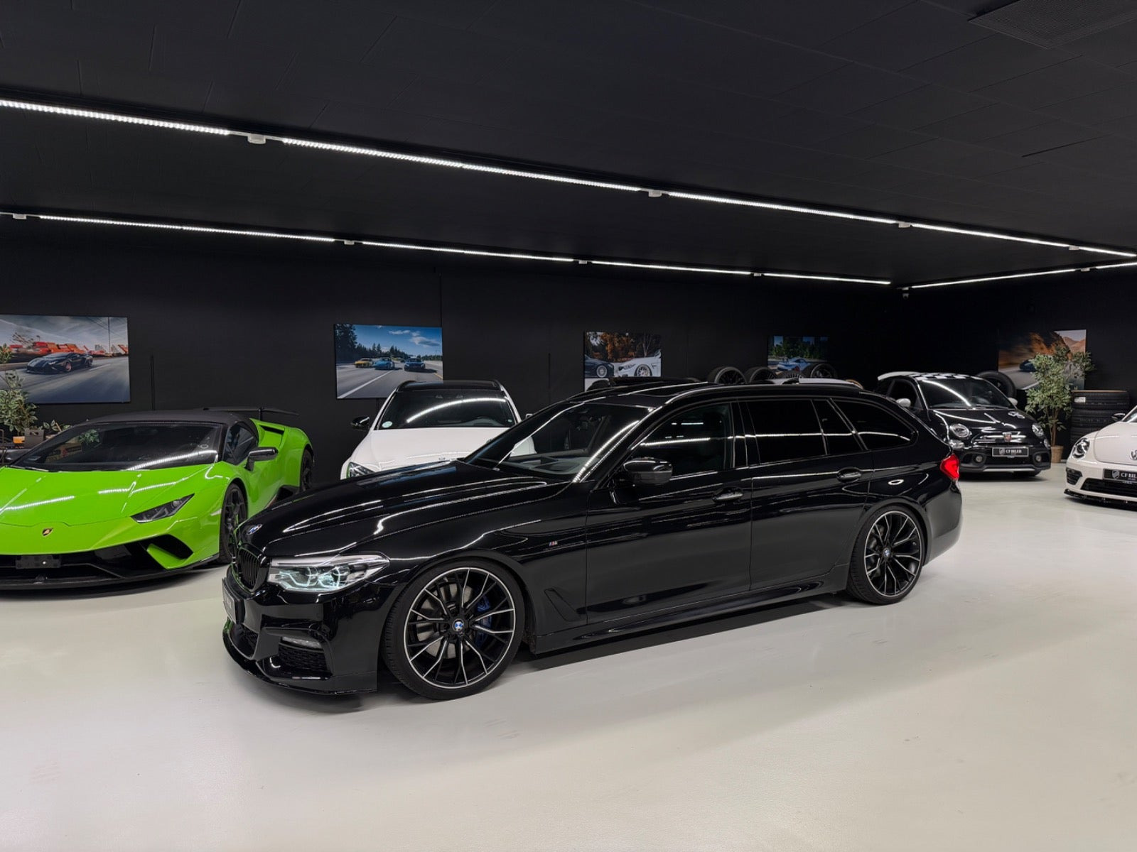 Rød BMW 530d fra 2017