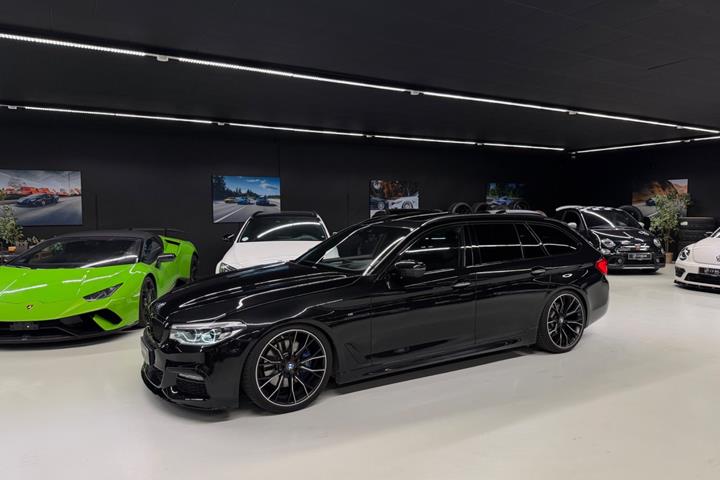 Rød BMW 530d fra 2017