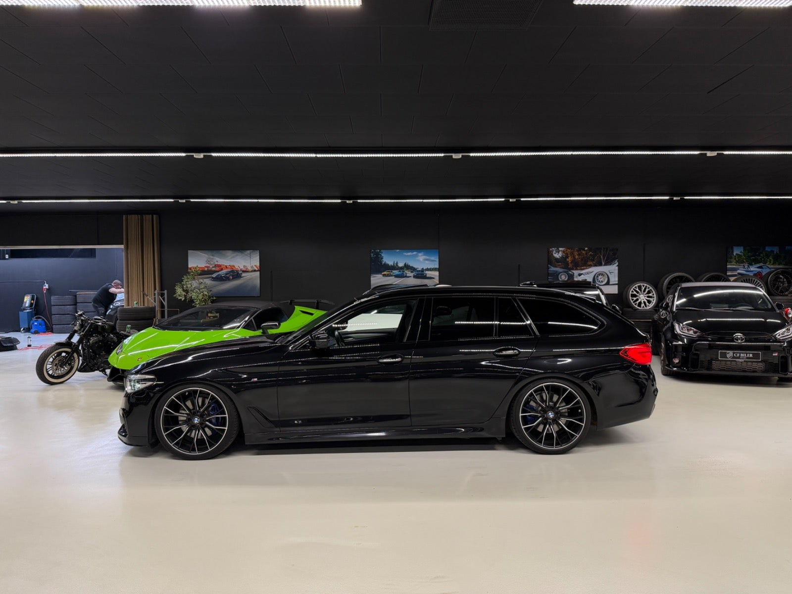 Rød BMW 530d fra 2017
