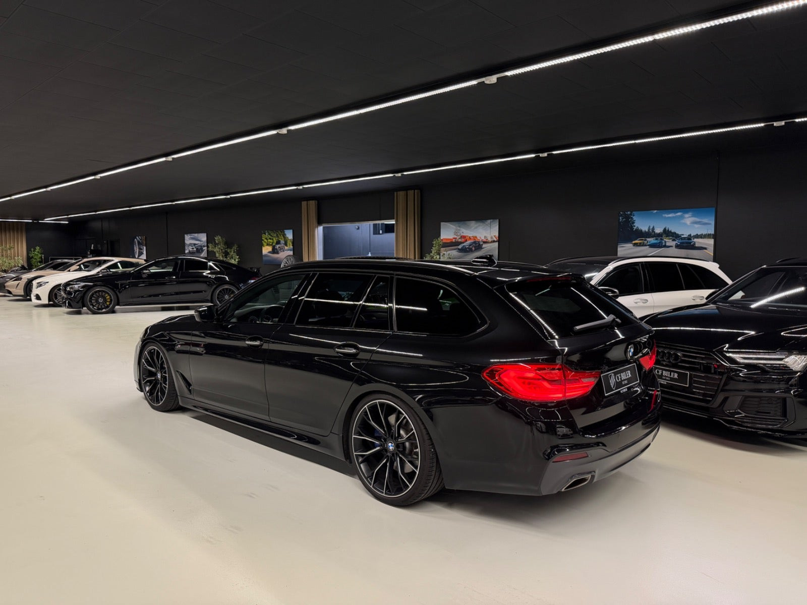 Rød BMW 530d fra 2017
