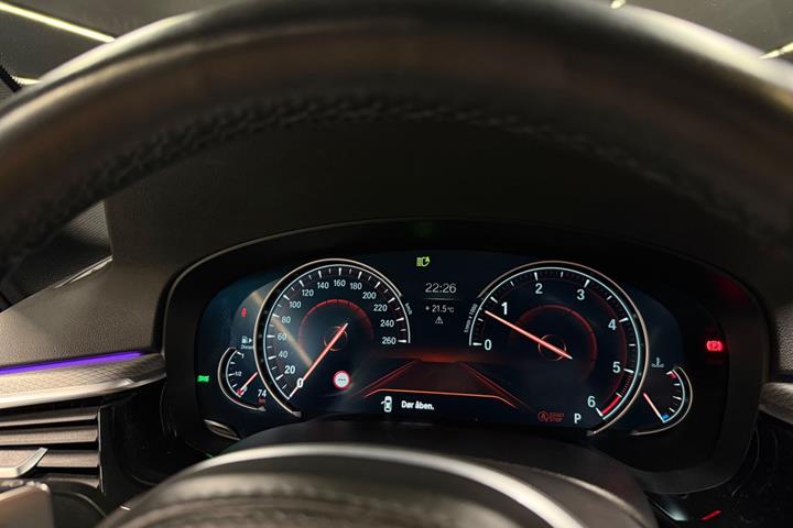 Rød BMW 530d fra 2017