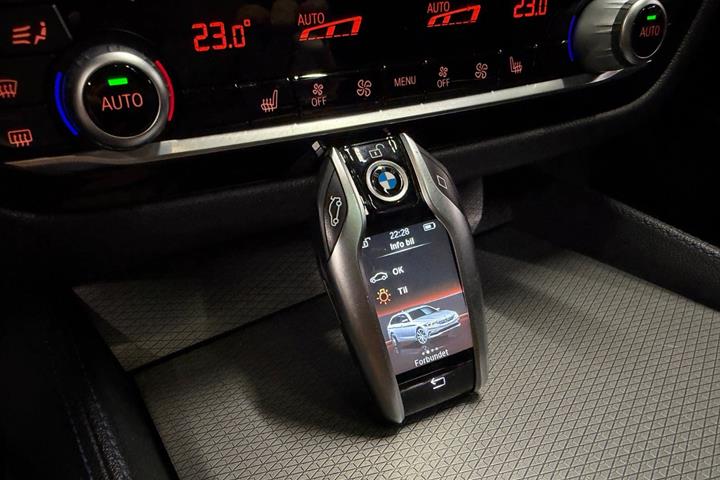 Rød BMW 530d fra 2017
