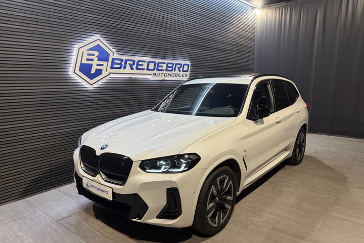 Hvid BMW iX3 fra 2023