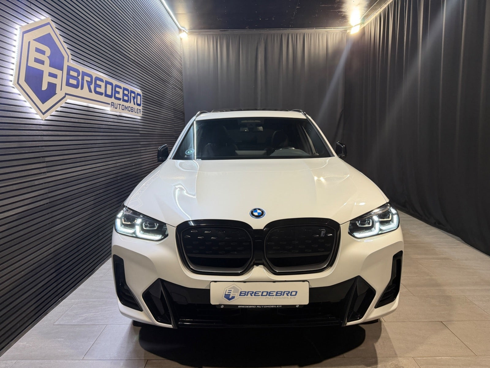 Hvid BMW iX3 fra 2023