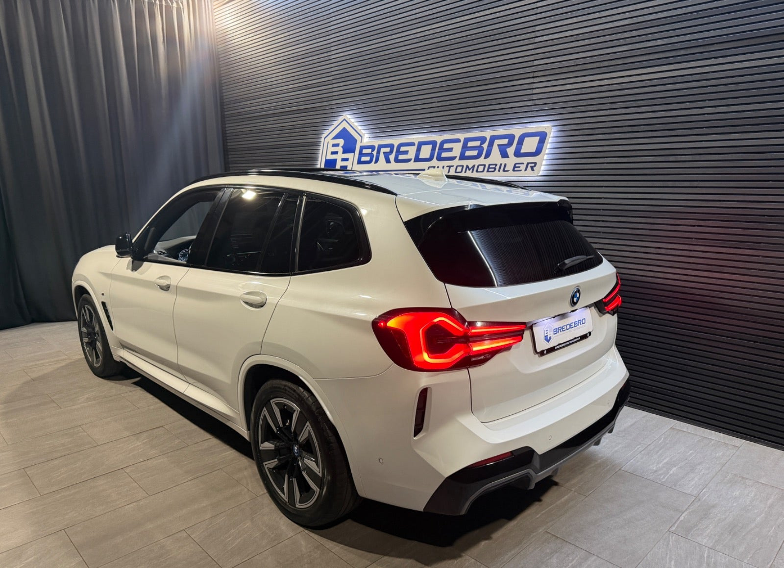 Hvid BMW iX3 fra 2023