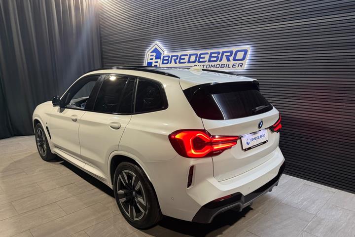 Hvid BMW iX3 fra 2023