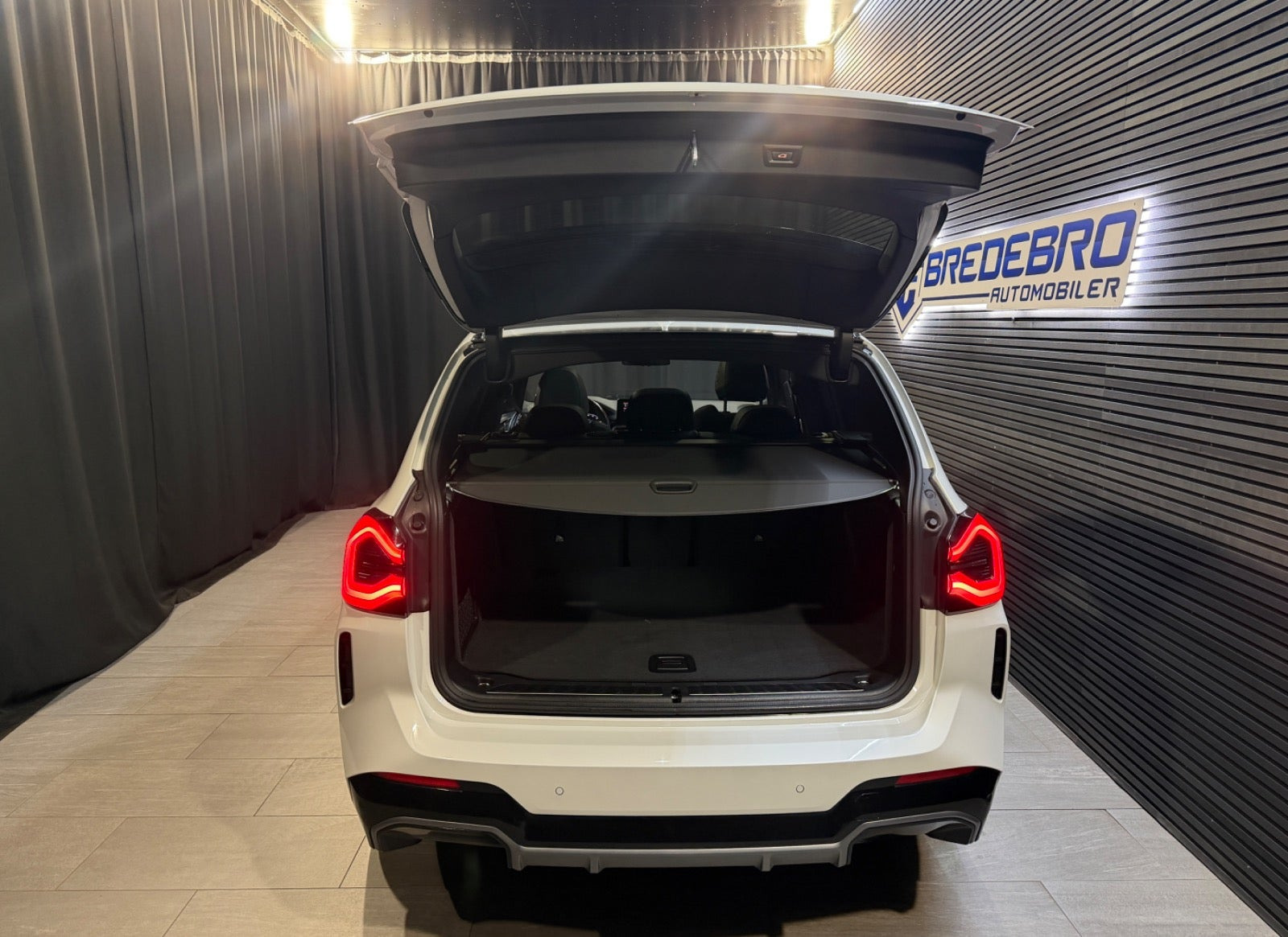 Hvid BMW iX3 fra 2023