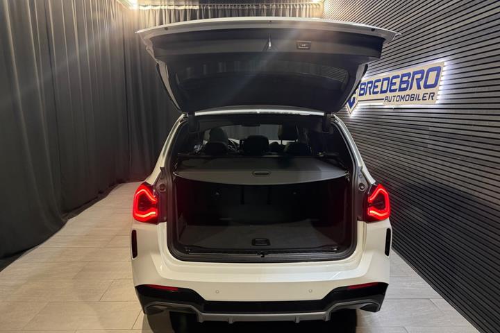 Hvid BMW iX3 fra 2023
