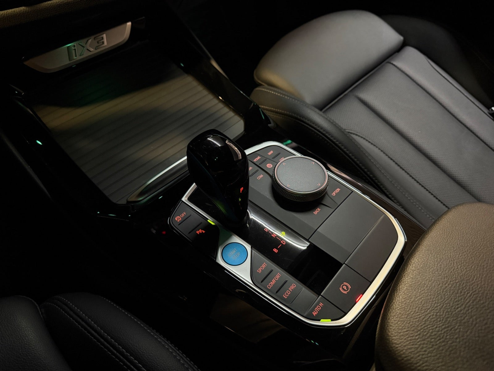 Hvid BMW iX3 fra 2023