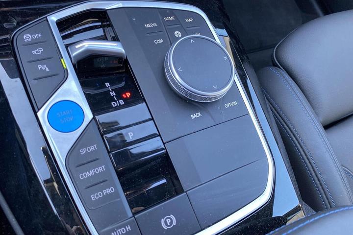 Sort BMW iX3 fra 2023