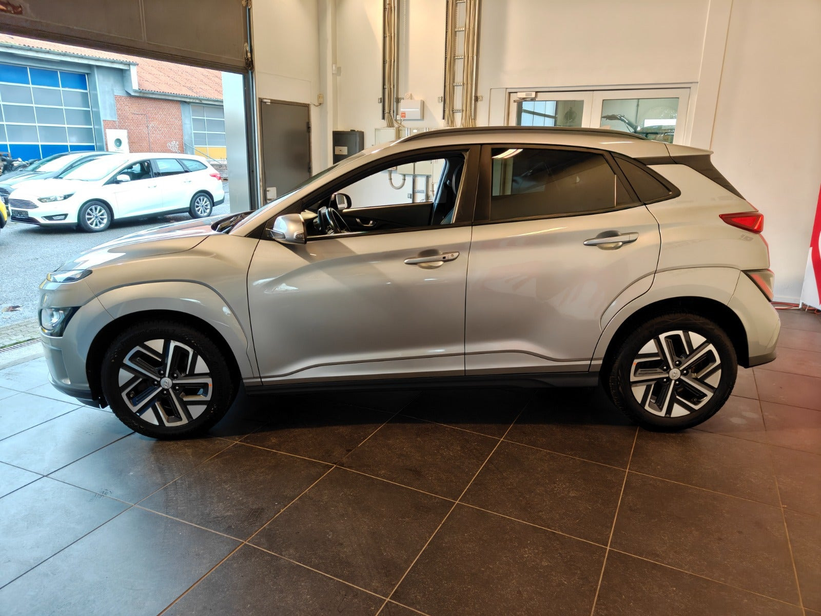 Sølv Hyundai Kona fra 2023