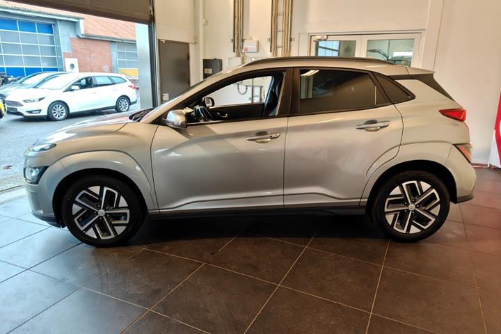 Sølv Hyundai Kona fra 2023