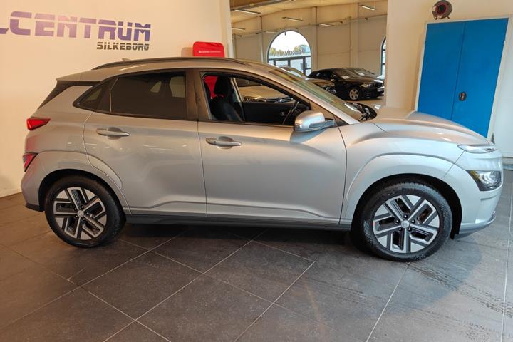 Sølv Hyundai Kona fra 2023